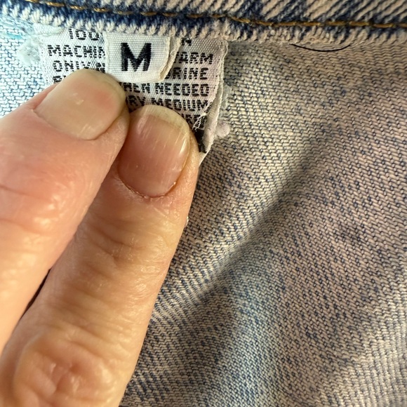 Light Blue Acid Wash Denim Jacket With Patch Size Medium - Picture 5 of 7